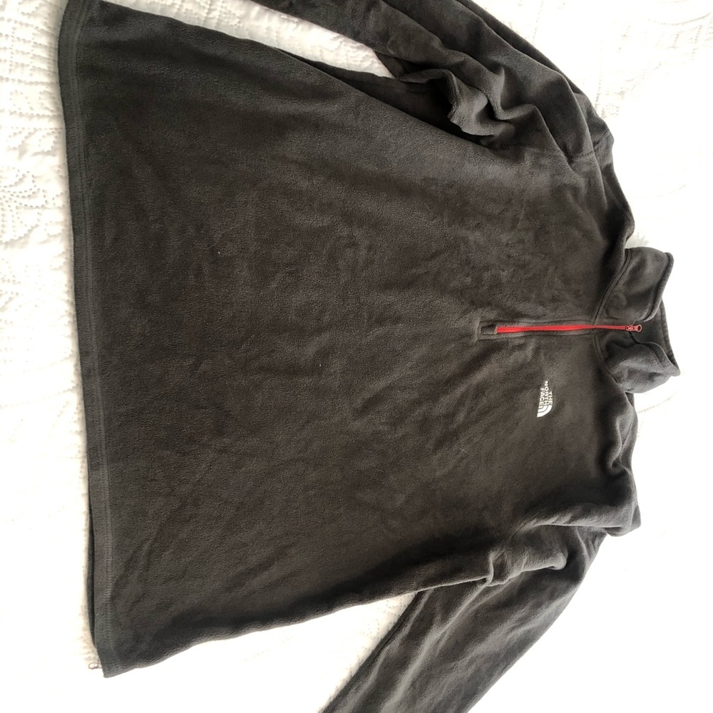 Black north face fleece pullover